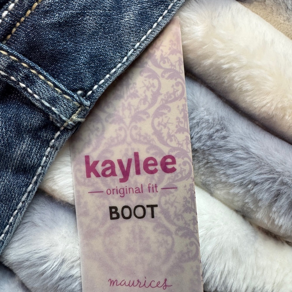 Women's Maurices Kaylee Blue Jeans Short - Picture 4 of 7